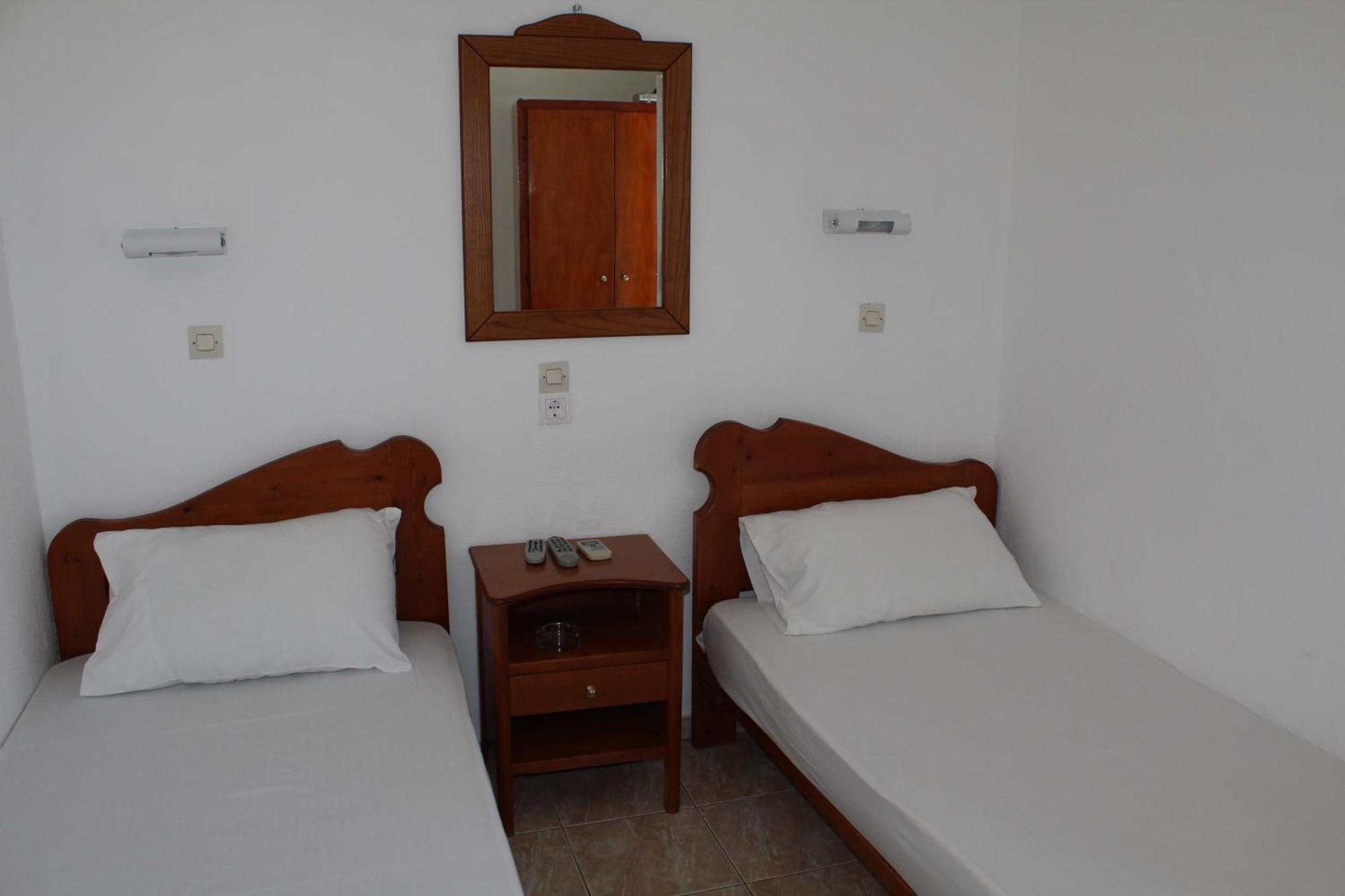 Meltemi Pension Ios Island Luaran gambar
